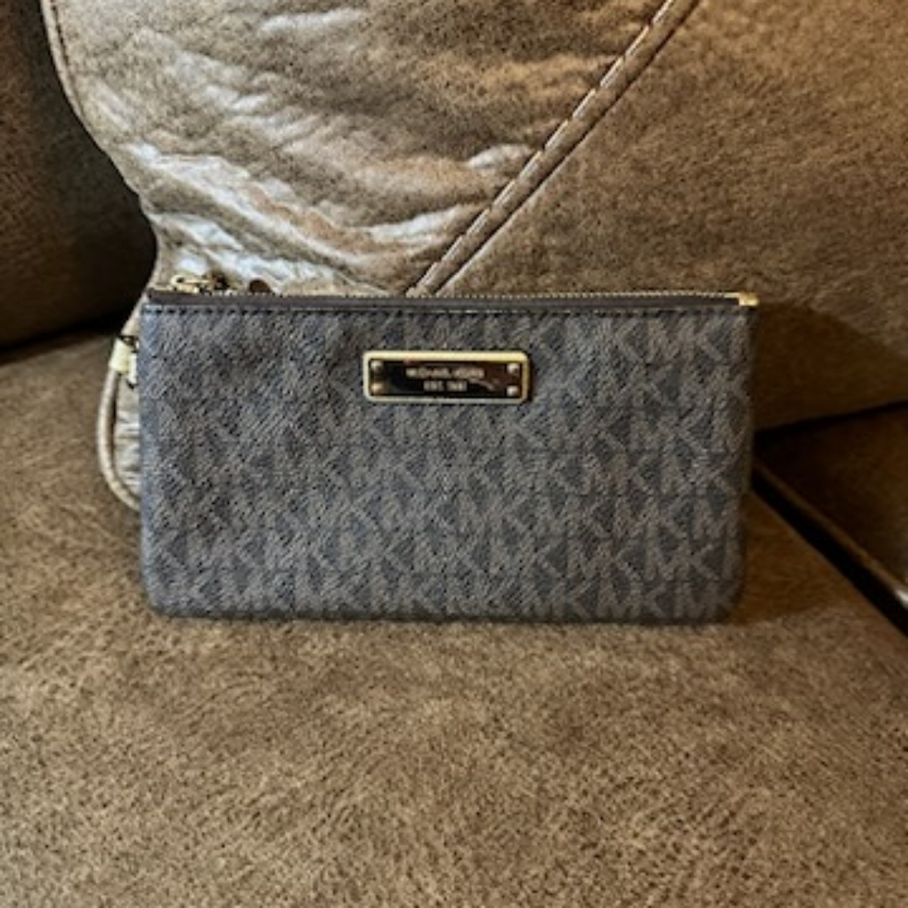 Michael Kors wristlet